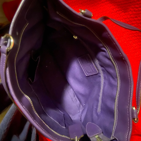 Coach Signature, Purple Tote. - Picture 4 of 4